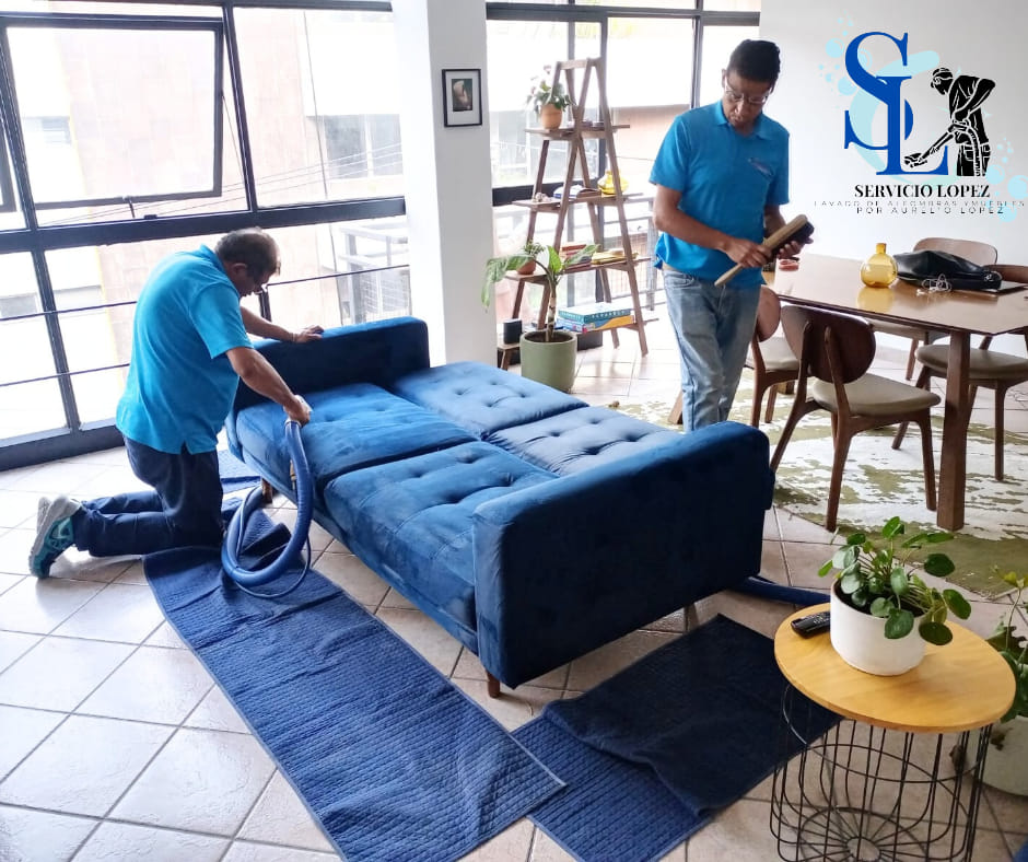 Equipo de Servicio López realizando limpieza profesional en Ciudad de México y Estado de México
